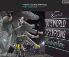 Mercedes AMG Петронас Формулы одна команда является чемпионом в конструкторов чемпионата мира Формулы 1 к 2015 году. Второй год подряд